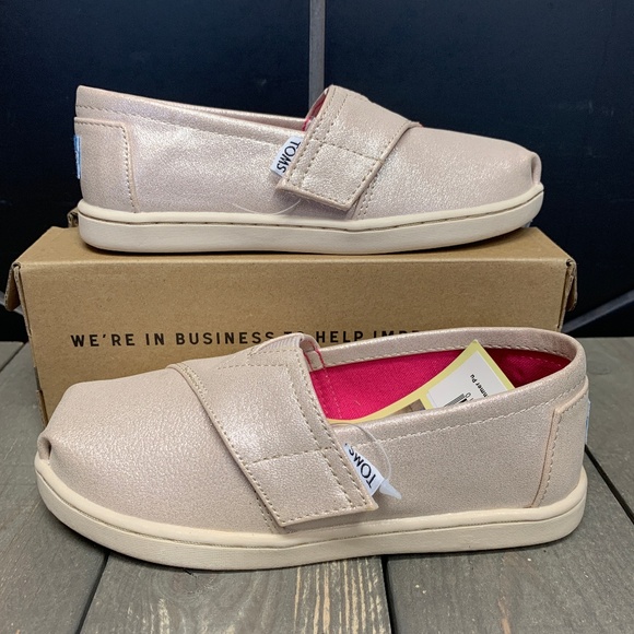 Toms Other - Youth Toms Classic Pale Gold Shimmer Pink Size 2